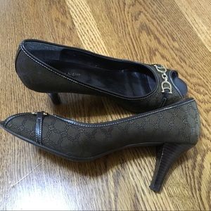 Etienne Aigner pump